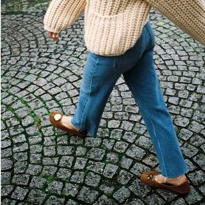 Zara Women’s Straight Fit Classic Blue Jeans with Raw Hem Size 8